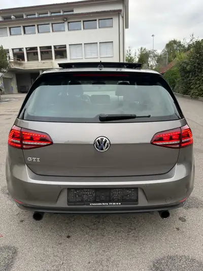 VW Golf 2.0 TSI GTI DSG — Sportive performante avec toit panoramique et équipements premium — interni