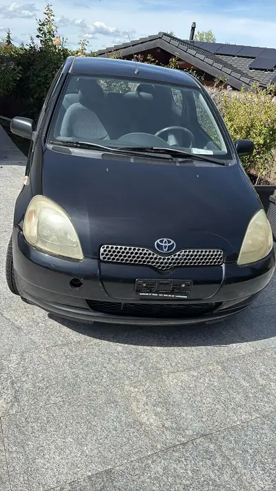 Toyota Yaris 1.3 16V Linea Luna 2002 — Citadine fiable, entretien économique — côté