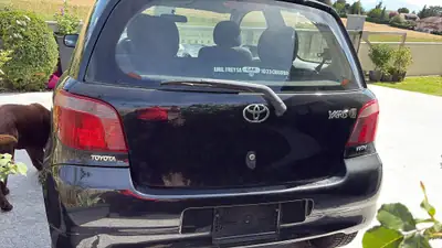 Toyota Yaris 1.3 16V Linea Luna 2002 — Citadine fiable, entretien économique — arrière