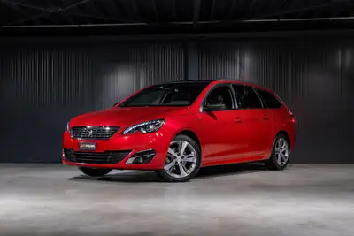 Peugeot 308 SW 1.2 THP Allure — Break pratique, toit panoramique, véhicule sans sinistre — Außenansicht