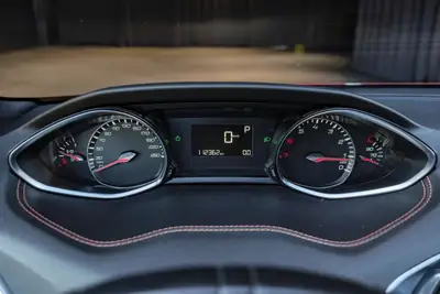 Peugeot 308 SW 1.2 THP Allure — Break pratique, toit panoramique, véhicule sans sinistre — Miniatur 17