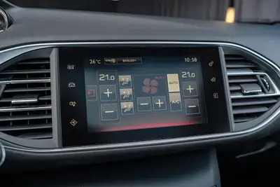 Peugeot 308 SW 1.2 THP Allure — Break pratique, toit panoramique, véhicule sans sinistre — Miniatur 20