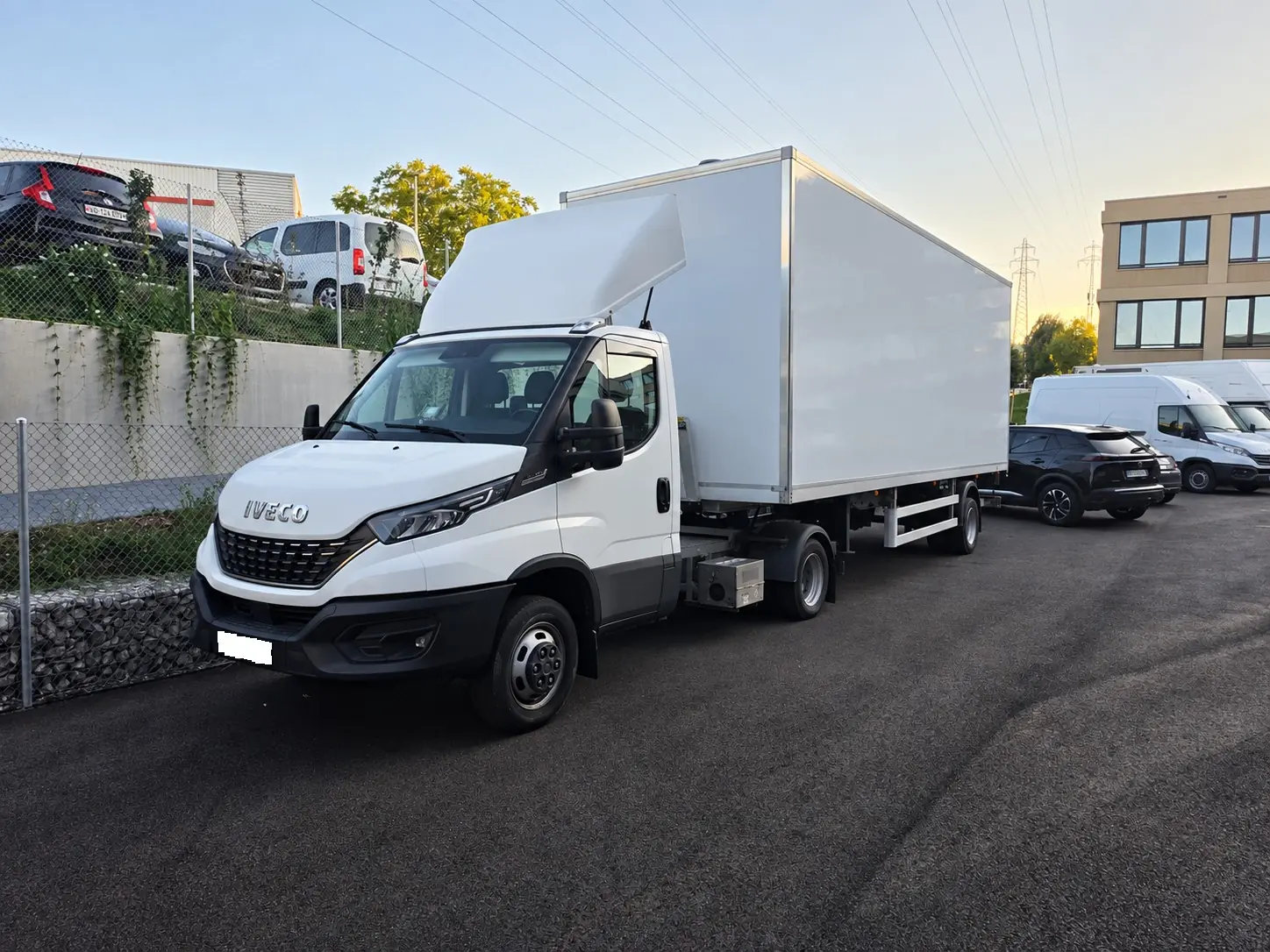 IVECO Daily 50C18T Hi-Matic — Tracteur semi-remorque performant, 30000 km seulement
