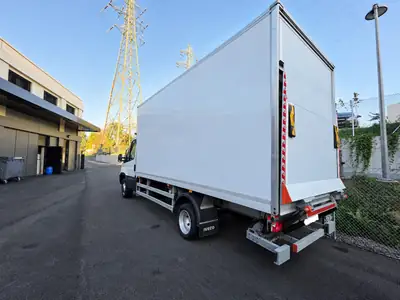 IVECO Daily 50C18T Hi-Matic — Tracteur semi-remorque performant, 30000 km seulement — Seitenansicht