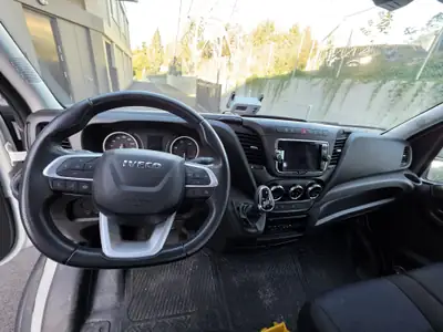 IVECO Daily 50C18T Hi-Matic — Tracteur semi-remorque performant, 30000 km seulement — Innenraum