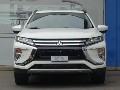 Mitsubishi Eclipse Cross 1.5 T-Mivec Style 4WD — SUV compact polyvalent, seulement 72 400 km — vista posteriore