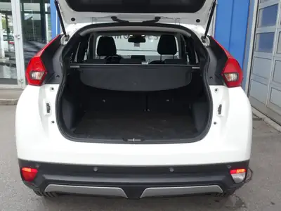 Mitsubishi Eclipse Cross 1.5 T-Mivec Style 4WD — SUV compact polyvalent, seulement 72 400 km — Miniatura 9