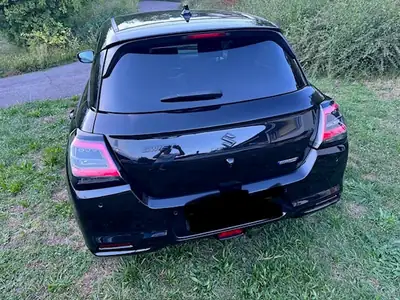 Suzuki Swift 1.2 Hybrid 4x4 — Citadine écologique et polyvalente, faible kilométrage — rear view