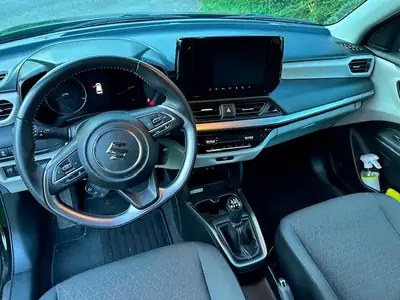 Suzuki Swift 1.2 Hybrid 4x4 — Citadine écologique et polyvalente, faible kilométrage — interior