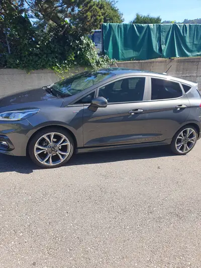 Ford Fiesta 1.0 EcoBoost Hybrid ST-Line — Citycar économe et dynamique de 2021 — vue extérieure