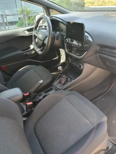 Ford Fiesta 1.0 EcoBoost Hybrid ST-Line — Citycar économe et dynamique de 2021 — intérieur