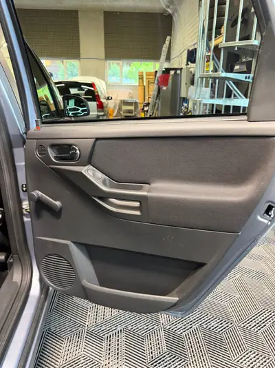 Opel Meriva 1.8i 16V Enjoy — Monospace compact fiable, entretien soigné — Miniature 16