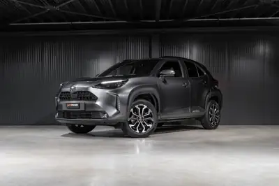 Toyota Yaris Cross 1.5 e-CVT — Hybride compact, neuf avec 9900 km seulement — Außenansicht
