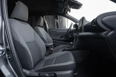Toyota Yaris Cross 1.5 e-CVT — Hybride compact, neuf avec 9900 km seulement — Miniatur 11