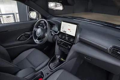 Toyota Yaris Cross 1.5 e-CVT — Hybride compact, neuf avec 9900 km seulement — Miniatur 14