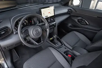 Toyota Yaris Cross 1.5 e-CVT — Hybride compact, neuf avec 9900 km seulement — Miniatur 13