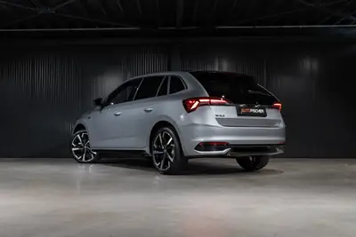 Skoda Scala 1.5 TSI Monte Carlo — Berline dynamique, quasi neuve avec garantie constructeur — fianco