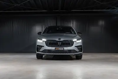 Skoda Scala 1.5 TSI Monte Carlo — Berline dynamique, quasi neuve avec garantie constructeur — interni