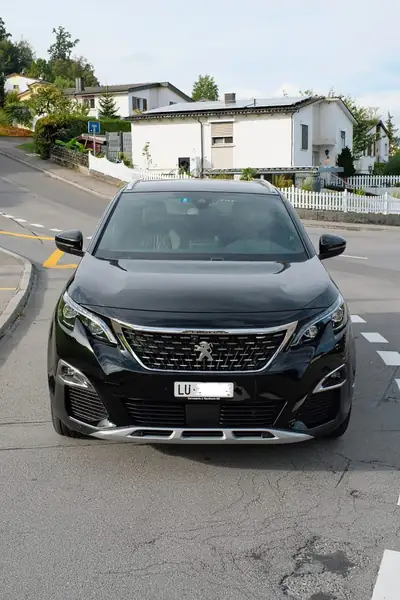 Peugeot 3008 1.6 THP GT Line — SUV élégant, peu kilométré, ceinture de sécurité affûtée — side view