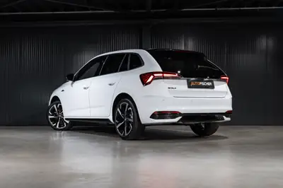 Skoda Scala 1.5 TSI Monte Carlo — Berline dynamique, garantie constructeur 5 ans, toit panoramique — côté