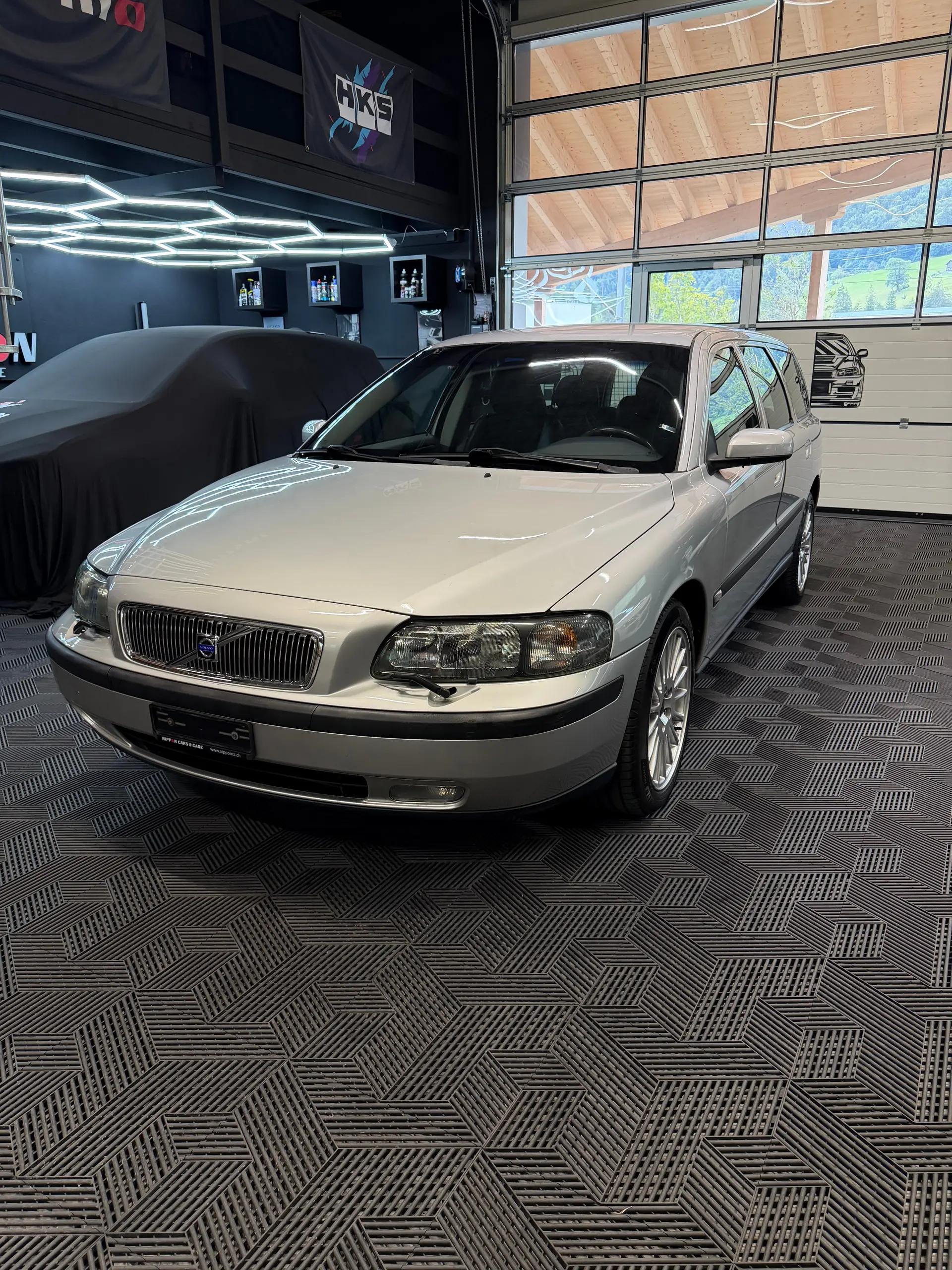 Volvo V70 2.5T — Break suédois fiable, frais révisé et 8 pneus neufs — vista esterna