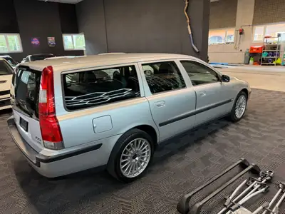 Volvo V70 2.5T — Break suédois fiable, frais révisé et 8 pneus neufs — interni