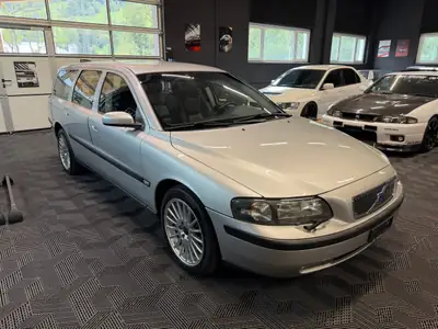 Volvo V70 2.5T — Break suédois fiable, frais révisé et 8 pneus neufs — cruscotto