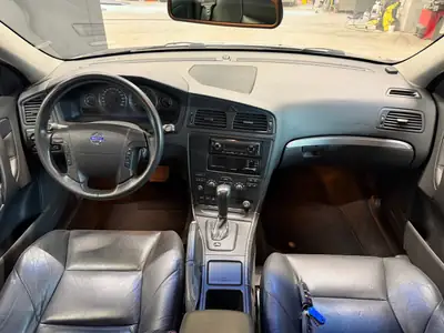 Volvo V70 2.5T — Break suédois fiable, frais révisé et 8 pneus neufs — Miniatura 7