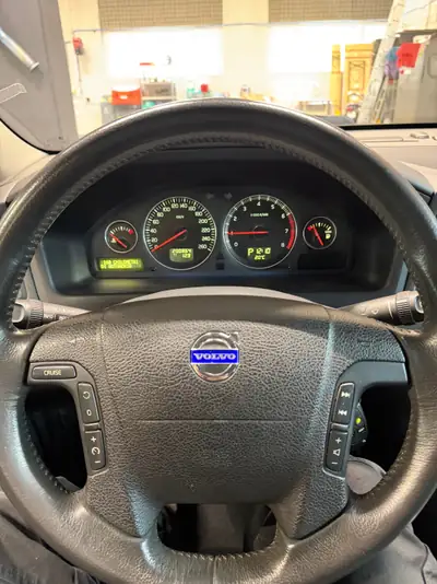 Volvo V70 2.5T — Break suédois fiable, frais révisé et 8 pneus neufs — Miniatura 8