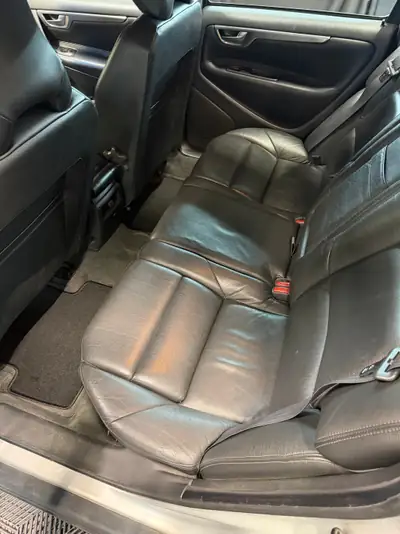 Volvo V70 2.5T — Break suédois fiable, frais révisé et 8 pneus neufs — Miniatura 10