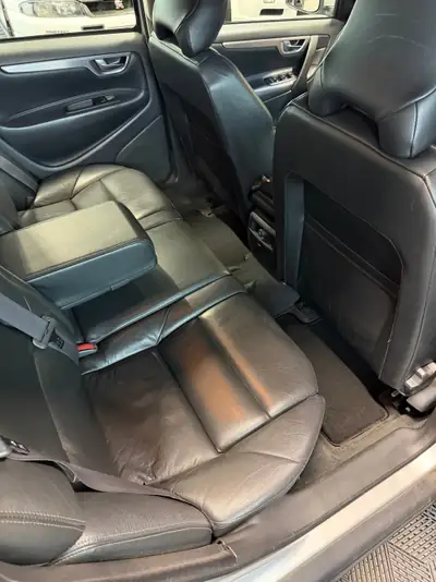 Volvo V70 2.5T — Break suédois fiable, frais révisé et 8 pneus neufs — Miniatura 12