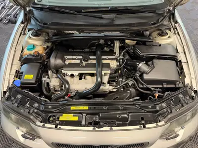Volvo V70 2.5T — Break suédois fiable, frais révisé et 8 pneus neufs — Miniatura 21