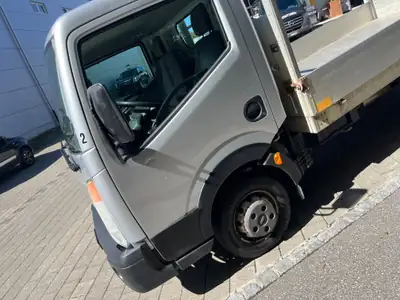 Nissan Cabstar 2013 — Utilitaire diesel robuste, faible kilométrage et sans sinistre — interior