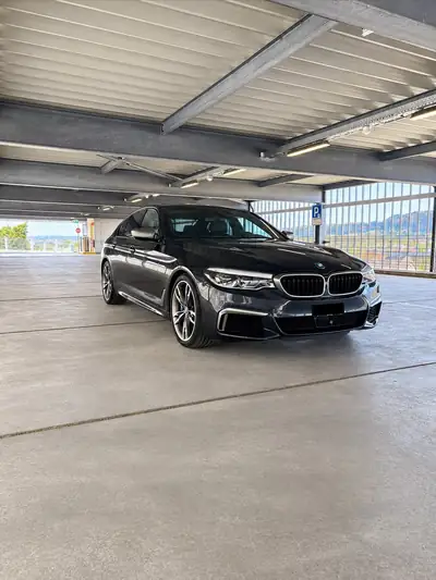 BMW M550i xDrive — Berline de luxe 462 ch, entretien BMW inclus jusqu'à 100'000 km — exterior view