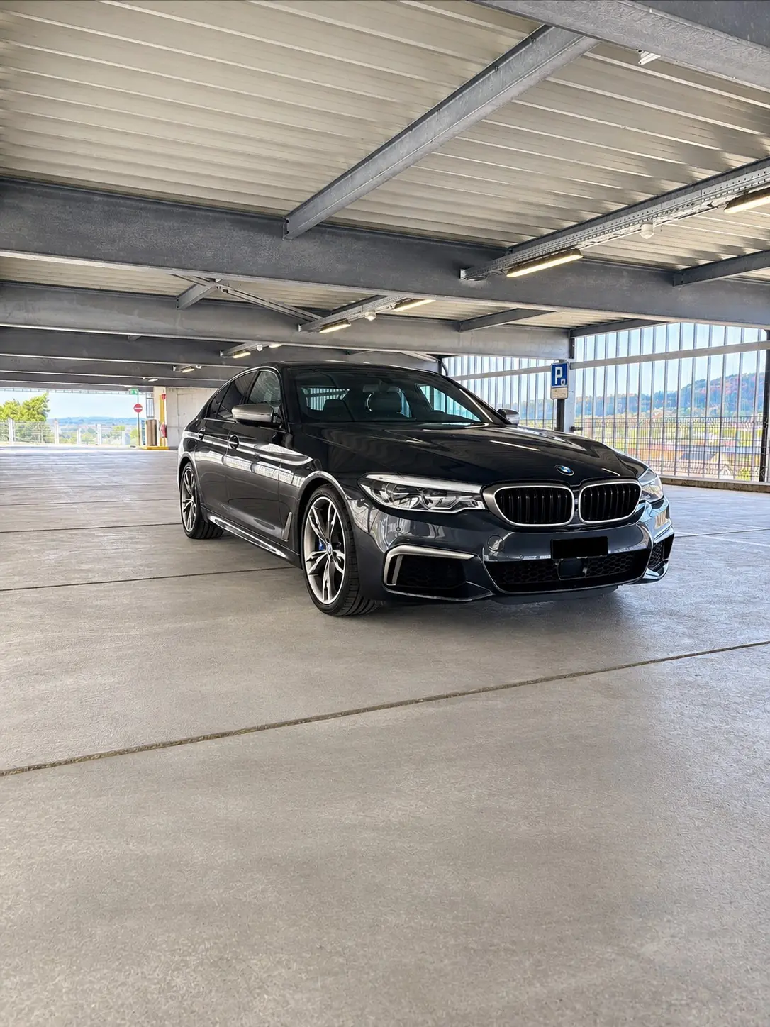 BMW M550i xDrive — Berline de luxe 462 ch, entretien BMW inclus jusqu'à 100'000 km