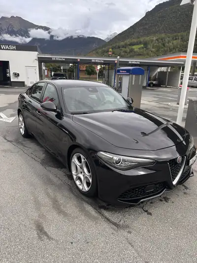Alfa Romeo Giulia 2.2 D Q4 210 Veloce — Diesel performant, transmission intégrale, 97 000 km — vista esterna