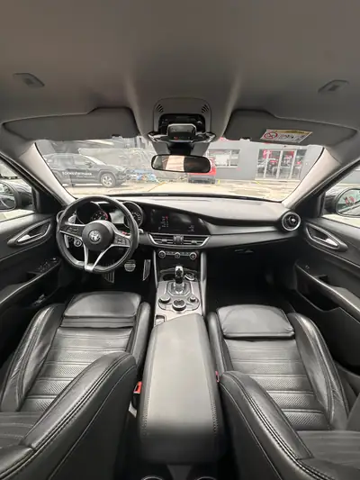 Alfa Romeo Giulia 2.2 D Q4 210 Veloce — Diesel performant, transmission intégrale, 97 000 km — dettaglio