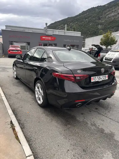 Alfa Romeo Giulia 2.2 D Q4 210 Veloce — Diesel performant, transmission intégrale, 97 000 km — interni
