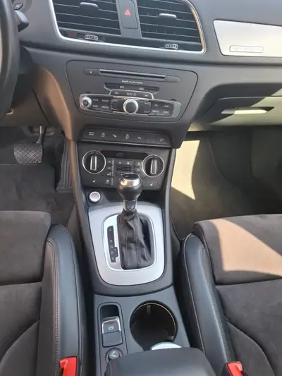 Audi Q3 2.0 TFSI Sport Quattro — SUV compact polyvalent, première main, 90 000 km — Armaturenbrett