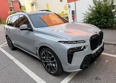 BMW X7 xDrive40d M Pro Plus — SUV 7 places, diesel hybride performant, 39.000 km — Außenansicht