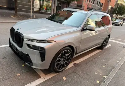 BMW X7 xDrive40d M Pro Plus — SUV 7 places, diesel hybride performant, 39.000 km — Seitenansicht