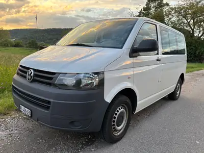 VW T5 2012 — Minibus 9 places diesel robuste, 220'000 km — Heckansicht