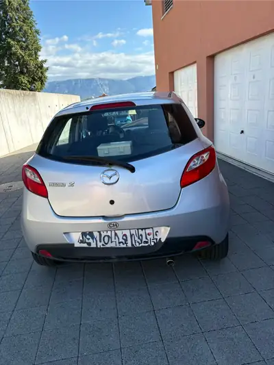 Mazda 2 1.3 MZR Exclusive — Citadine fiable, 91 500 km, entretien optimal — fianco
