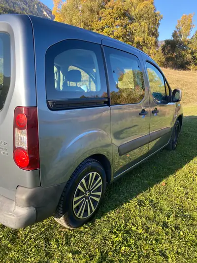 Peugeot Partner 1.6 e-HDI 92 — Utilitaire compact économe, 88'000 km, sans sinistre — Heckansicht