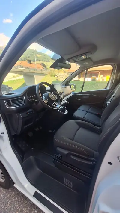 Nissan Primastar N-Connecta — Utilitaire diesel spacieux, kilométrage quasi neuf — Miniature 9