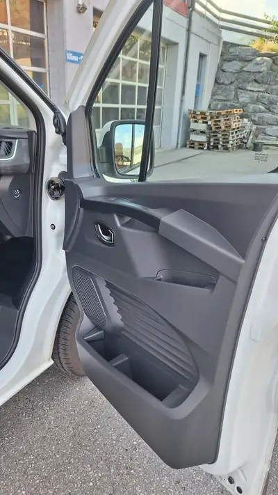 Nissan Primastar N-Connecta — Utilitaire diesel spacieux, kilométrage quasi neuf — Miniature 7