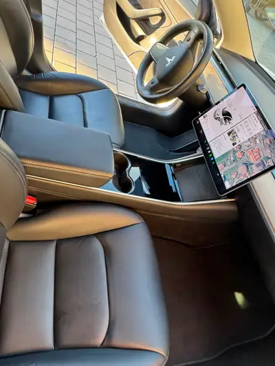 Tesla Model 3 Long Range Dual Motor AWD — Électrique haute performance, 186'000 km, batterie optimale — détail