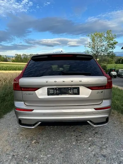 Volvo XC60 2.0 B5 MH Plus Dark AWD — SUV hybride mild avec transmission intégrale — arrière