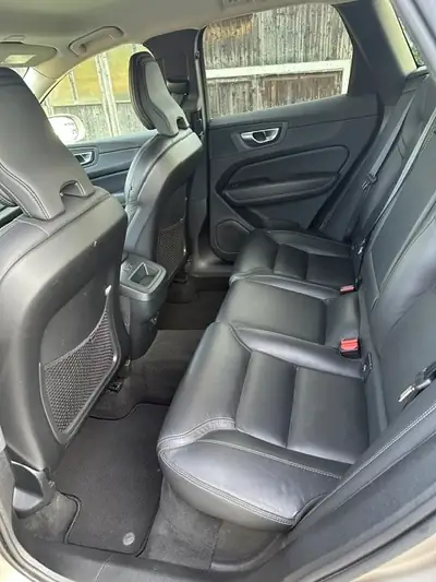 Volvo XC60 2.0 B5 MH Plus Dark AWD — SUV hybride mild avec transmission intégrale — Miniature 7