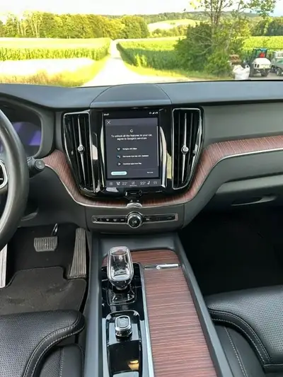 Volvo XC60 2.0 B5 MH Plus Dark AWD — SUV hybride mild avec transmission intégrale — Miniature 8